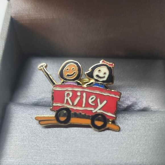 Riley Children's Foundation Lapel Pin -vintage  Indianapolis IN Red Wagon metal - Picture 1 of 3